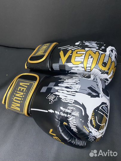 Боксерские перчатки Venum