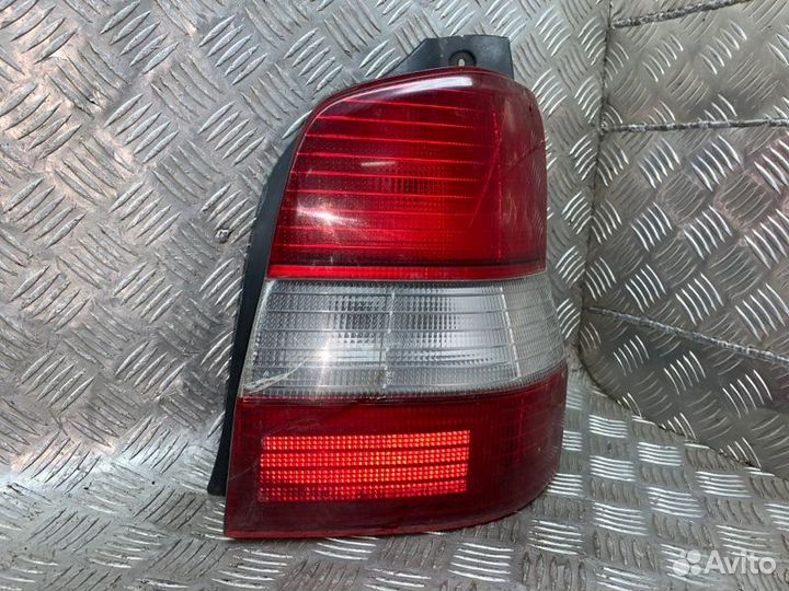 Фонарь задний правый Mazda Demio DW B3 1996-2002