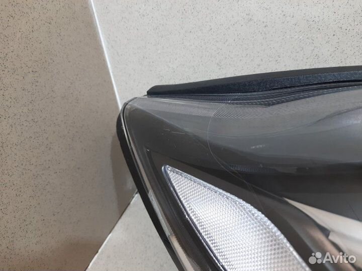 Фара правая Kia Sorento UM