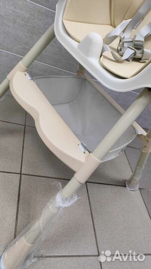 Стул для кормления бежевый