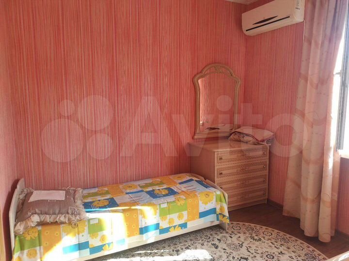 Комната 18 м² в 4-к., 1/2 эт.