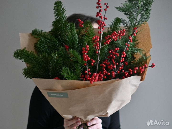 Новогодний букет с цветами