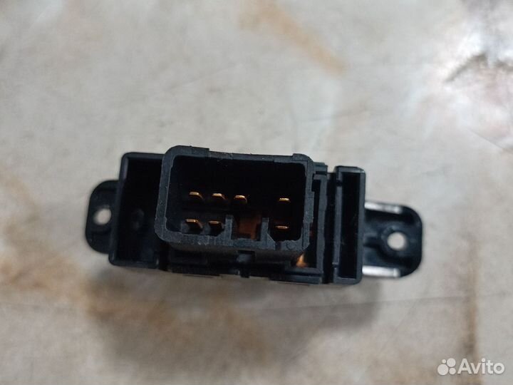 Кнопка стеклоподьемника solaris 1 з л