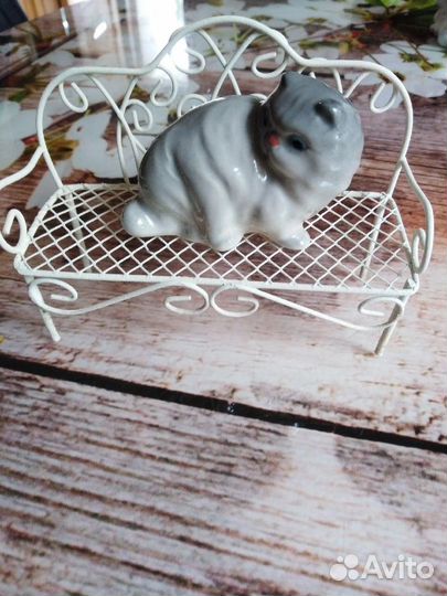 Статуэтка Кошка (с лавочкой в придачу)