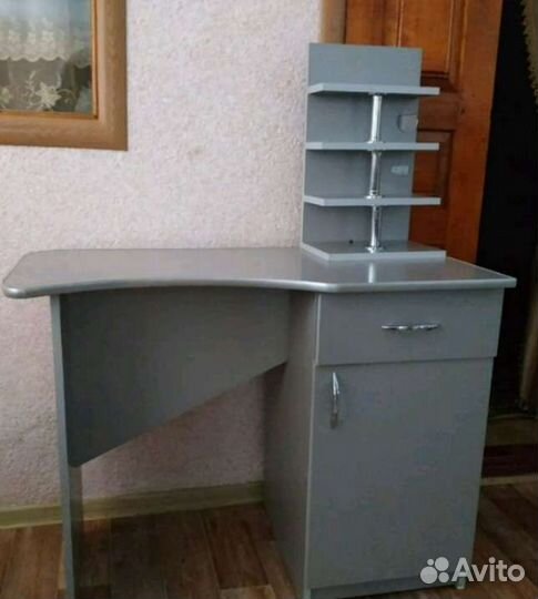Стол маникюрный