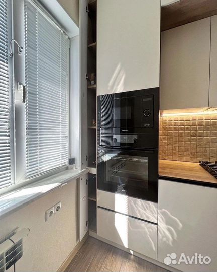 Белая классическая кухня в потолок с рассрочкой