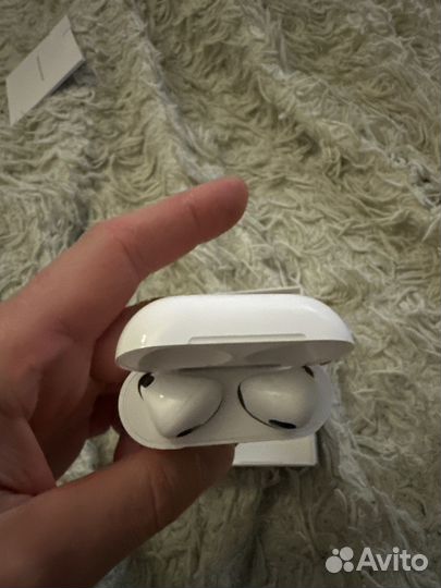Беспроводные наушники apple airpods
