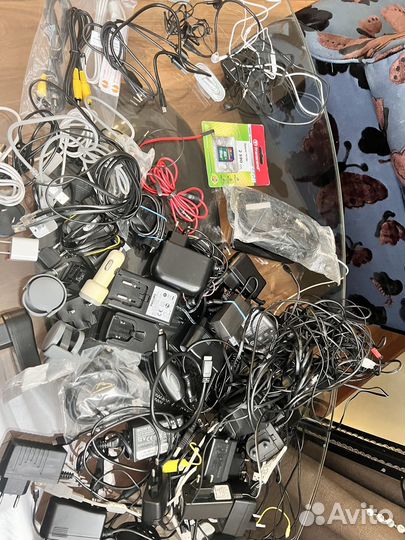 Зарядное устройство телефоны,шнуры,прикуриватель