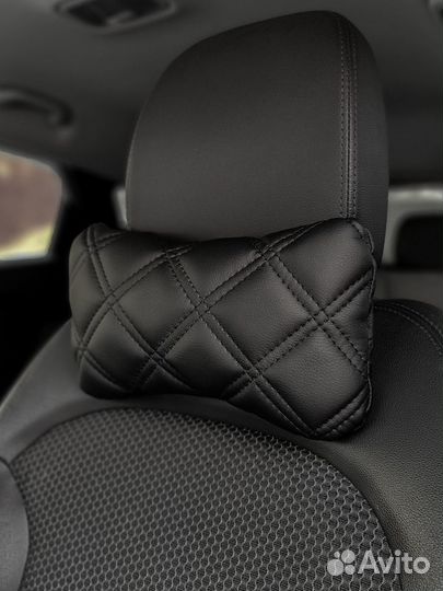 Подушка автомобильная черная из эко кожи