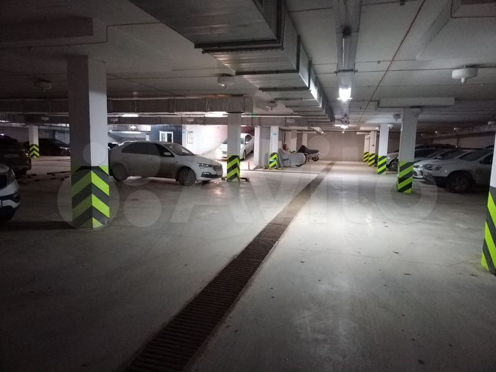 Машиноместо, 14 м²