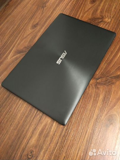 Ноутбук Asus x550v
