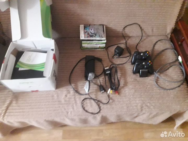 Продам xbox 360 slim прошитая
