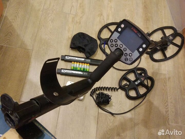 Металлоискатель Minelab e-trac