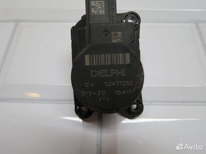 Моторчик заслонки отопителя Opel Insignia