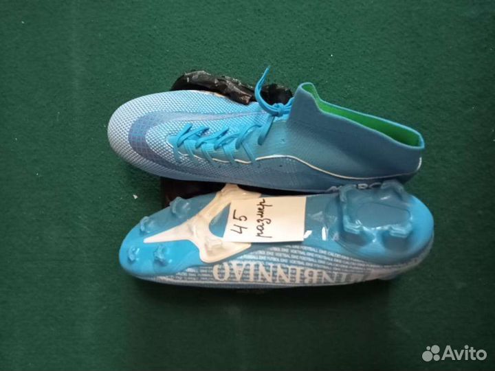 Футбольные бутсы