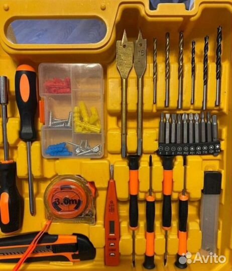 Шуруповерт DeWalt с набором инструментов