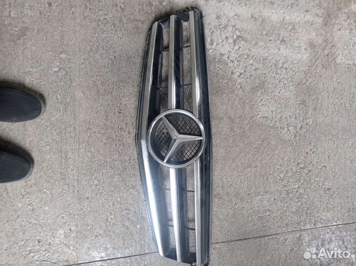 Решетка радиатора mercedes w204 amg