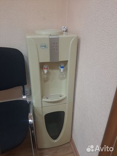 Кулер для воды напольный