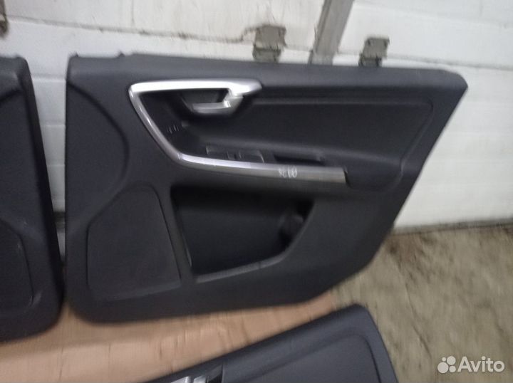 Volvo XC60 обшивки дверей 2009-2017 дверные карты