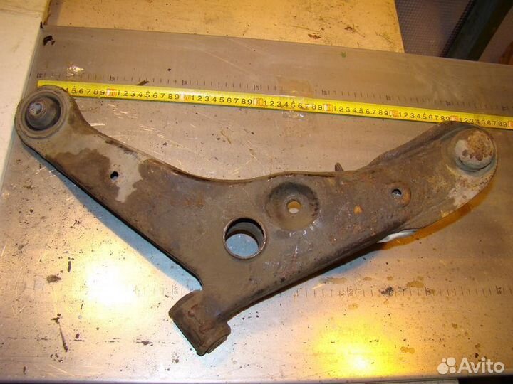 Передние рычаги Mitsubishi outlander 06г