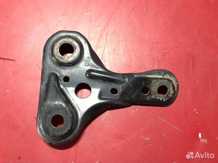 Кронштейн передний правый Mazda 6 GG L3C1 2004