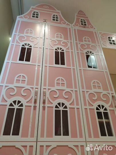 Сказочная детская мебель в комнату. Шкафы домиком