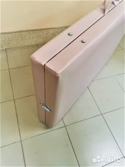 Кушетка для наращивания ресниц