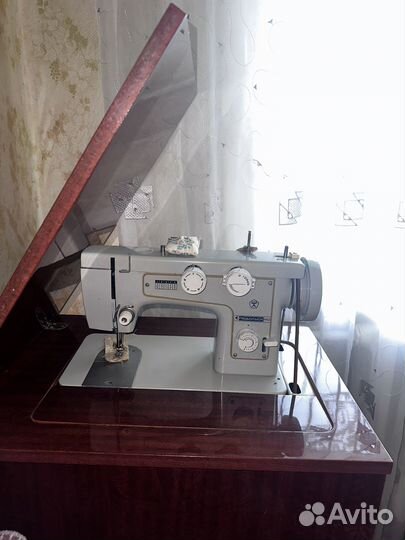 Швейная машина Подольск 142