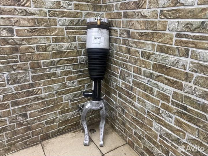 Амортизатор передний левый Volvo XC90
