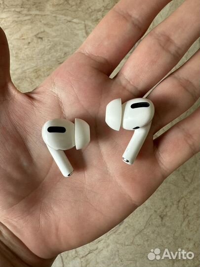 Apple AirPods Pro (1-го поколения)