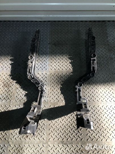 Кронштейн заднего бампера правый