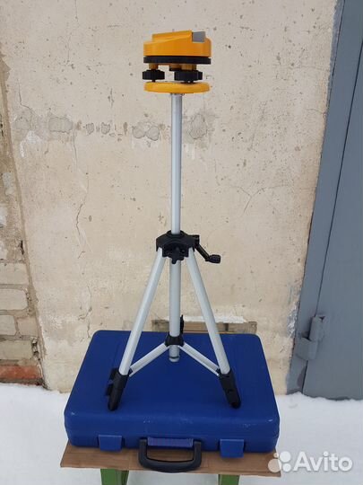 Штатив для линейки-лайзера в кейсе. новый