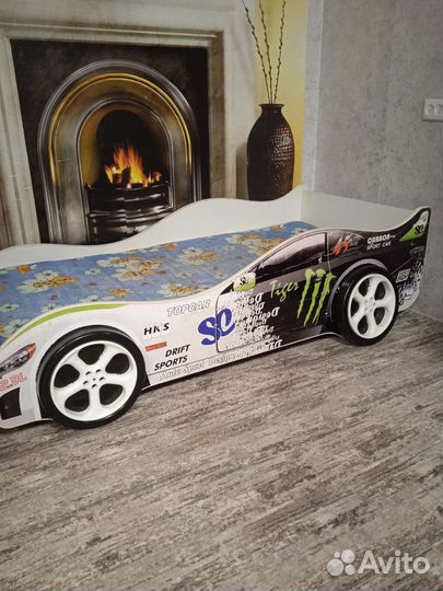 Детская кровать машинка с матрасом бу