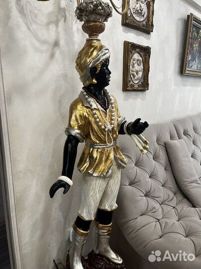Напольный светильник
