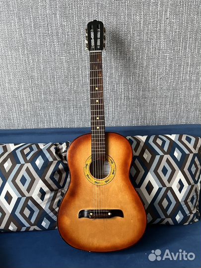 Акустическая гитара