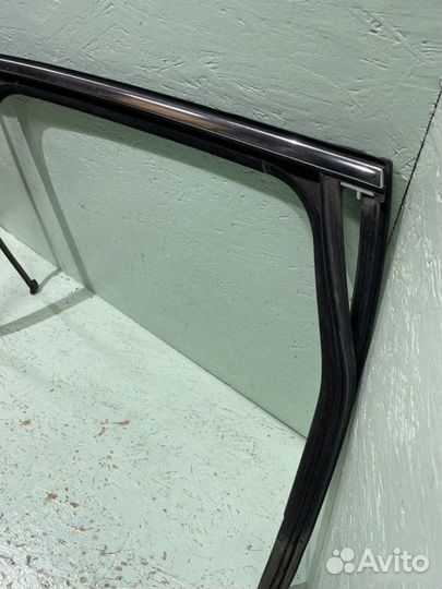 Направляющий уплотнитель двери левый Volkswagen