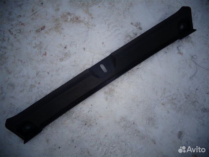 Накладка замка багажника Toyota Allex ZZE124