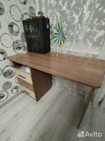 Письменный стол