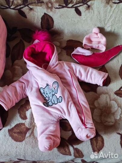 Комплект на выписку для девочки демисезонный