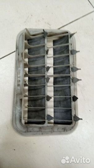 Решетка вентиляционная Toyota Avensis