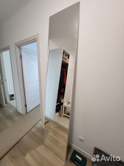 Дверь распашная Оскар с зеркалом