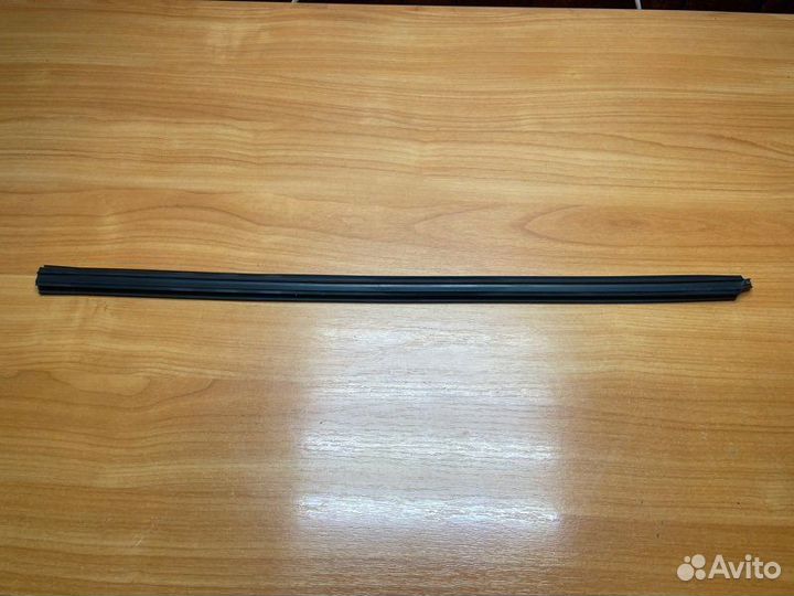 Уплотнитель стекла двери задний левый Opel Astra H