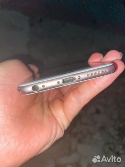 Телефон iPhone 6s