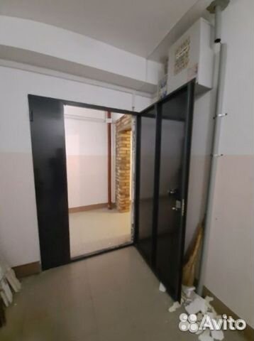 Металлическая дверь,перегородка,тамбур