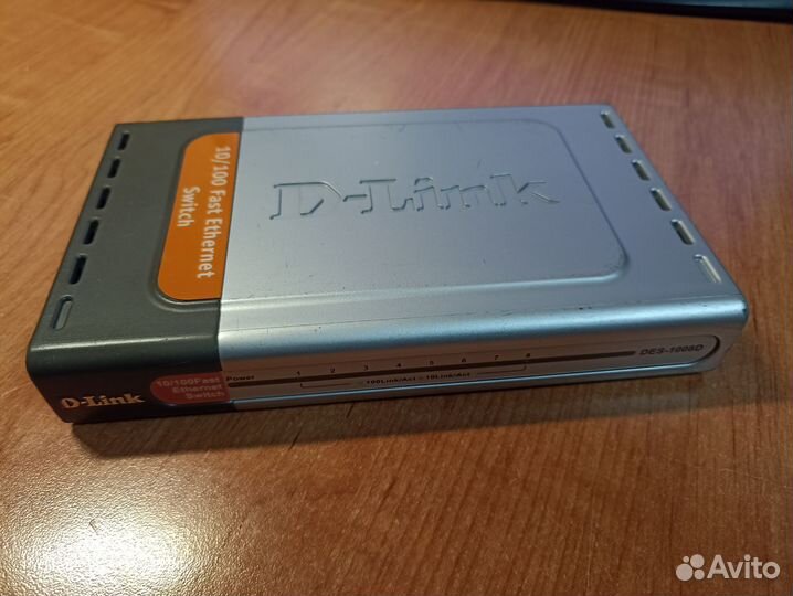 Коммутатор D-Link DES-1008D неуправляемый, настенн