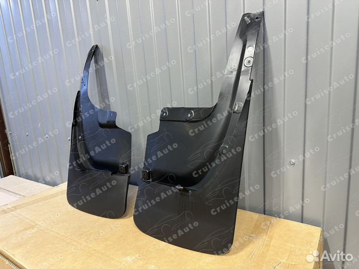 Задние брызговики Land Cruiser 200 16+ рестайлинг2