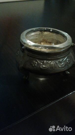 Салонка с серебрянной ложечкой