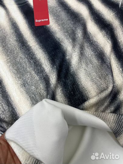 Свитер supreme blurred logo sweater