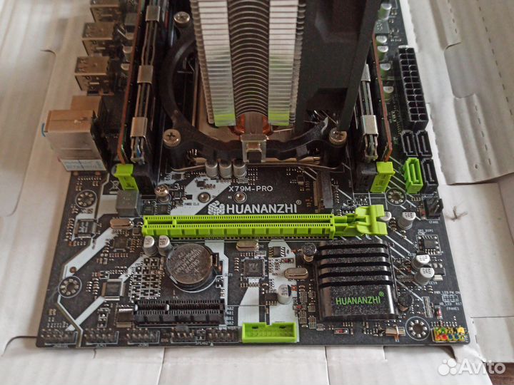 Материнская плата с процессором и памятью, кулер