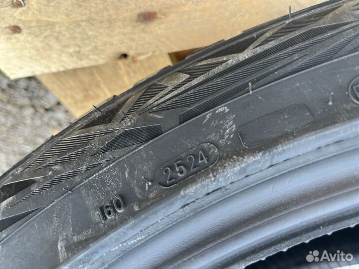 Ikon Tyres Autograph Ice 9 SUV 255/45 R20 105T